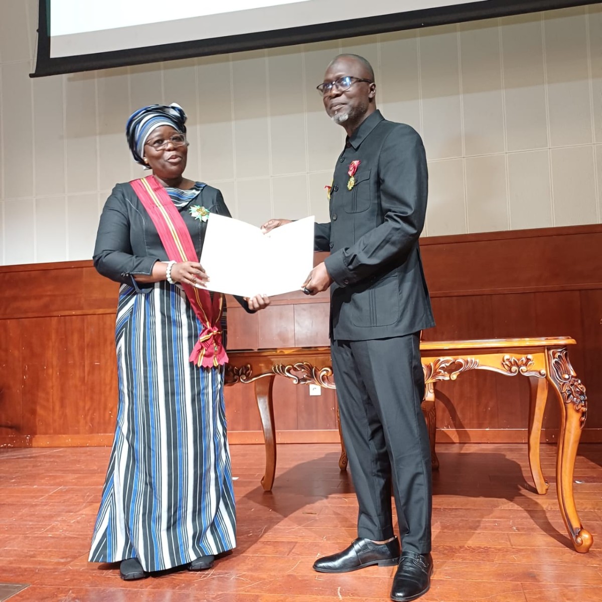 INOUSSA ZIME CHABI DÉCORÉ : UNE RECONNAISSANCE NATIONALE QUI HONORE TOUTE LA COMMUNE DE PARAKOU.