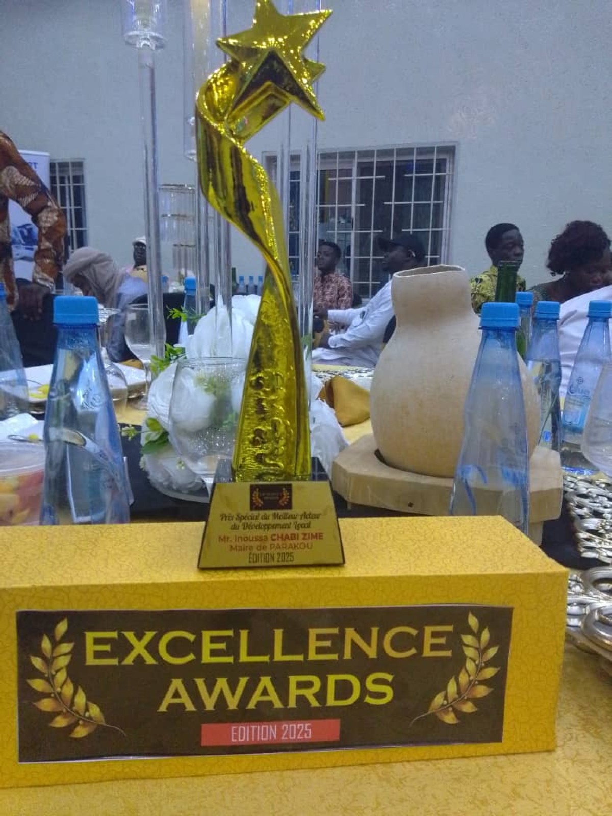 Inoussa ZIME CHABI reçoit le Prix Spécial du Meilleur Acteur du Développement Local à "Excellence Awards 2025."