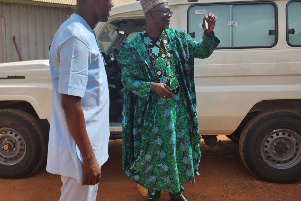 🚨 Le Maire Inoussa ZIME CHABI reçoit officiellement une ambulance pour renforcer les urgences obstétricales à Parakou.