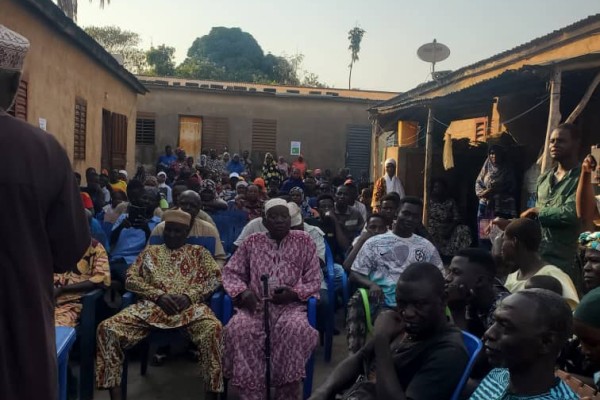 TOURNÉE DE PROXIMITÉ : Inoussa ZIME CHABI parcourt près de 10 quartiers du 3ème arrondissement dans la soirée de ce mercredi.