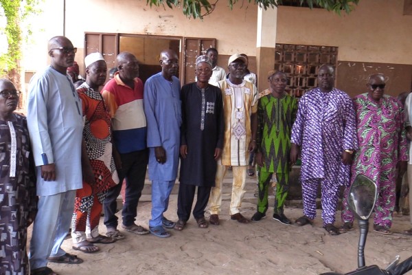 LE MAIRE DE PARAKOU INOUSSA ZIME CHABI SUPERVISE PERSONNELLEMENT L'INSTALLATION DES NOUVEAUX CHEFS DE QUARTIERS : UN ACTE  D'ENGAGEMENT CITOYEN